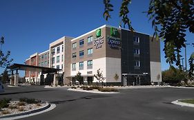 Holiday Inn Express & Suites Boise Airport, An Ihg Hotel